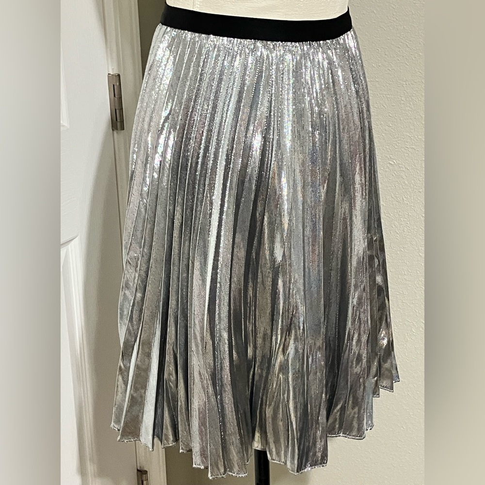 NWT DVF Pleated Metallic Silver Skirt Black Stretch Waistband